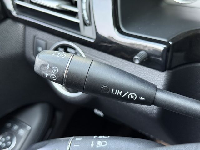 穩重又不失質感 內裝氣氛維持很棒/安卓機/定速及限速器/雙通風電動椅/光感應頭燈/雙區恆溫空調/後座出風口/後座傾倒  第10張相片