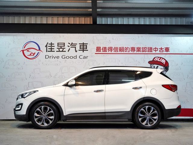 滿滿配備、空間寬敞/四輪傳動/全景天窗/AutoHold/定速/斜坡緩降輔助/電子手剎車/免鑰匙/影音主機/HID頭燈  第3張相片