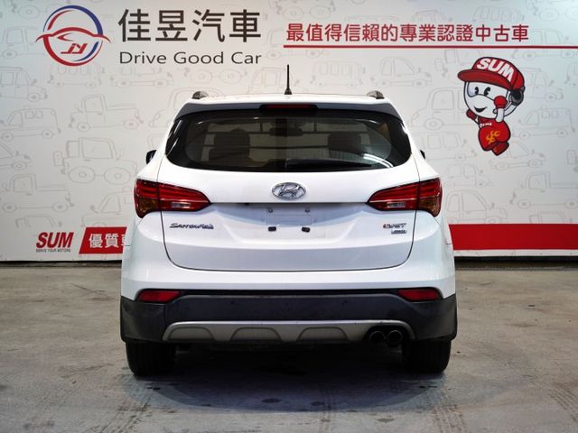 滿滿配備、空間寬敞/四輪傳動/全景天窗/AutoHold/定速/斜坡緩降輔助/電子手剎車/免鑰匙/影音主機/HID頭燈  第4張相片
