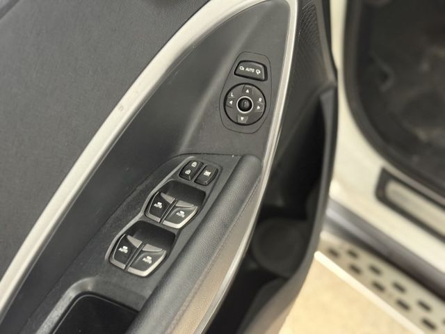 滿滿配備、空間寬敞/四輪傳動/全景天窗/AutoHold/定速/斜坡緩降輔助/電子手剎車/免鑰匙/影音主機/HID頭燈  第12張相片