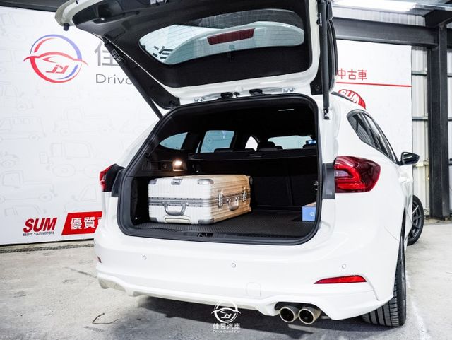 車道維持/抬頭顯示/液晶螢幕/CarPlay/圓紐換檔/雙區USB.TYPE-C充電/雙區恆溫空調/電動尾門  第6張相片