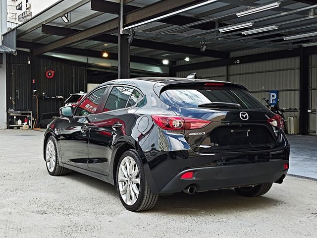 想找一台五門黑馬3?｜罕見黑馬頂級型~認證車原鈑件~盲點偵測+iKey+都會煞車輔助+自動上掀式抬頭顯示~快來電預約~  第8張相片