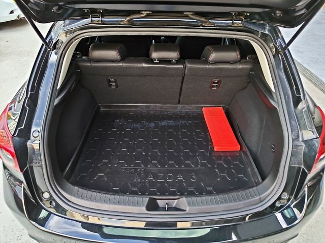 想找一台五門黑馬3?｜罕見黑馬頂級型~認證車原鈑件~盲點偵測+iKey+都會煞車輔助+自動上掀式抬頭顯示~快來電預約~  第13張相片