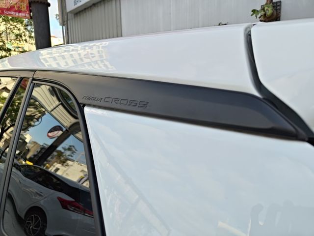 想找一台新古小休旅?｜豪華版~不管事內裝還是外觀狀況都像新車+原廠保固中~ACC+車道維持+CarPlay加超新車況~  第6張相片