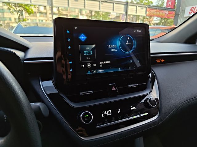 想找一台新古小休旅?｜豪華版~不管事內裝還是外觀狀況都像新車+原廠保固中~ACC+車道維持+CarPlay加超新車況~  第9張相片