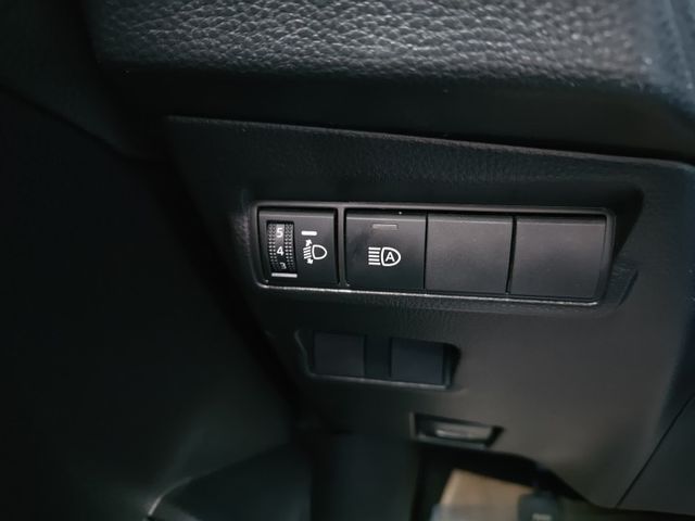 想找一台新古小休旅?｜豪華版~不管事內裝還是外觀狀況都像新車+原廠保固中~ACC+車道維持+CarPlay加超新車況~  第13張相片