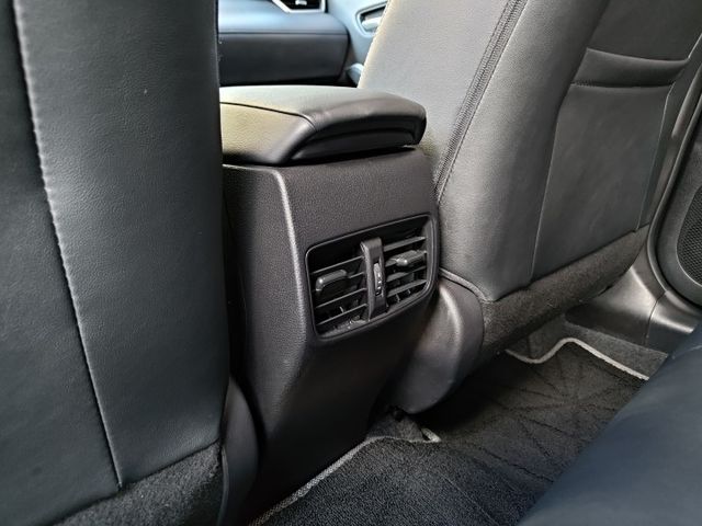 想找一台新古小休旅?｜豪華版~不管事內裝還是外觀狀況都像新車+原廠保固中~ACC+車道維持+CarPlay加超新車況~  第14張相片