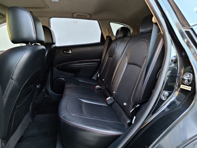 想找一台空間大又穩定的休旅？｜高車身好上下～恆溫空調＋倒車雷達＋多功能方向盤～實用耐操款～快來預約賞車～  第14張相片