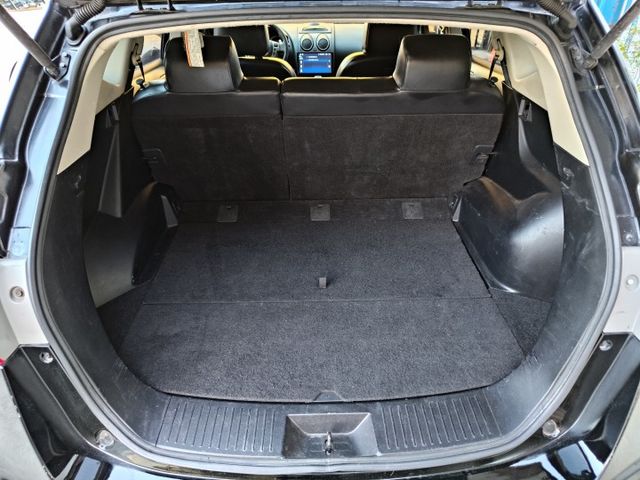 想找一台空間大又穩定的休旅？｜高車身好上下～恆溫空調＋倒車雷達＋多功能方向盤～實用耐操款～快來預約賞車～  第15張相片