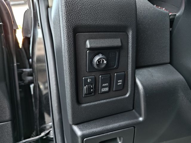 想找一台空間大又穩定的休旅？｜高車身好上下～恆溫空調＋倒車雷達＋多功能方向盤～實用耐操款～快來預約賞車～  第18張相片