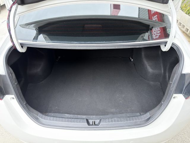 想找一台省油耐用、通勤代步零負擔的國民房車？｜好養好開又安心～維修保養負擔低～日常使用超順手～加裝安卓機影音系統  第10張相片