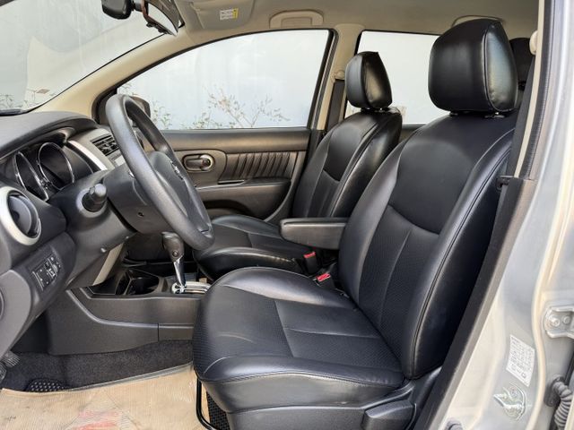 想找一台都市小休旅?｜CP值超高首選~1.6空間靈活實用+油耗表現優異～免鑰匙＋原廠影音螢幕＋倒車顯影～快來預約賞車～  第6張相片