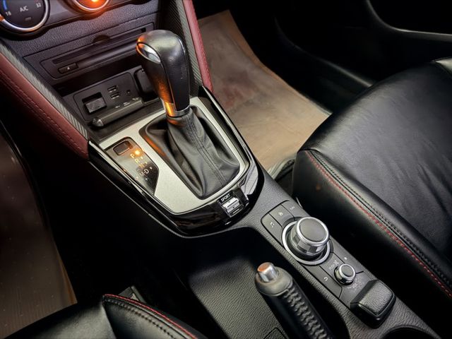 想找一台外型動感、操控俐落的日系小休旅？｜2.0 SKYACTIV-G 動力順暢～車身靈活好開～質感內裝耐看～  第12張相片