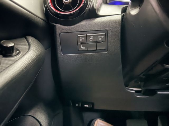 想找一台外型動感、操控俐落的日系小休旅？｜2.0 SKYACTIV-G 動力順暢～車身靈活好開～質感內裝耐看～  第13張相片