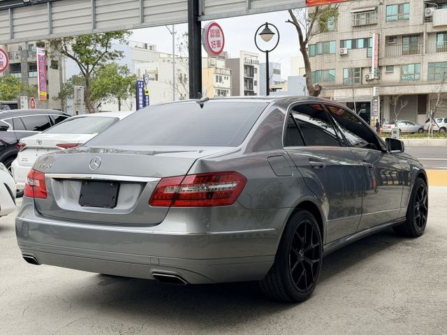 想找一台沉穩大器、豪華質感在線的德系房車？｜行路穩定舒適～隔音細膩有層次～商務通勤都體面～經典三芒星風範  第4張相片