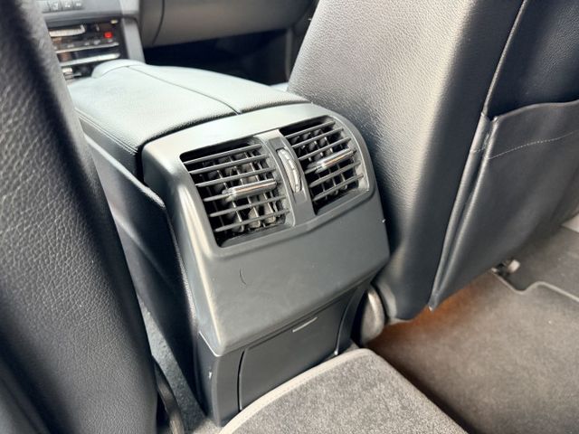 想找一台沉穩大器、豪華質感在線的德系房車？｜行路穩定舒適～隔音細膩有層次～商務通勤都體面～經典三芒星風範  第19張相片