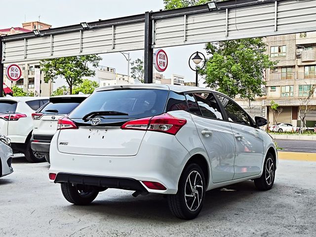 想找一台可靠的小車?｜最美白色系~豪華版超搶手認證小車~歡迎試乘~快來電預約~  第4張相片