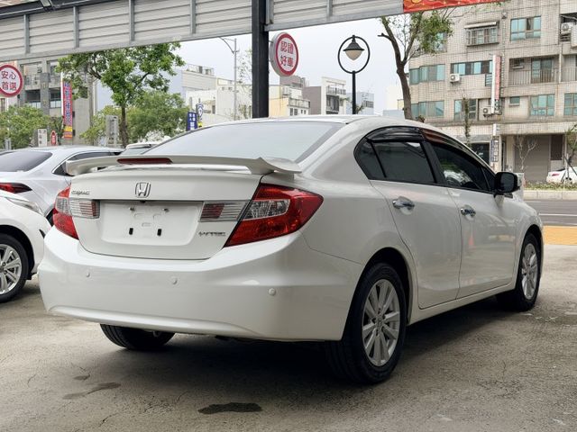 想找一台耐用省油、操控穩定的經典日系房車？｜1.8 動力順順開～底盤扎實好上手～空間實用、通勤長途都合適～經典不敗款  第4張相片