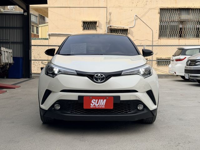 想找一台外型前衛、操控俐落的都會跨界？｜設計感強烈不撞車～車身靈活好停車～原廠影音螢幕+定速巡航~  第2張相片