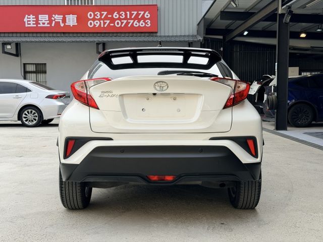 想找一台外型前衛、操控俐落的都會跨界？｜設計感強烈不撞車～車身靈活好停車～原廠影音螢幕+定速巡航~  第3張相片