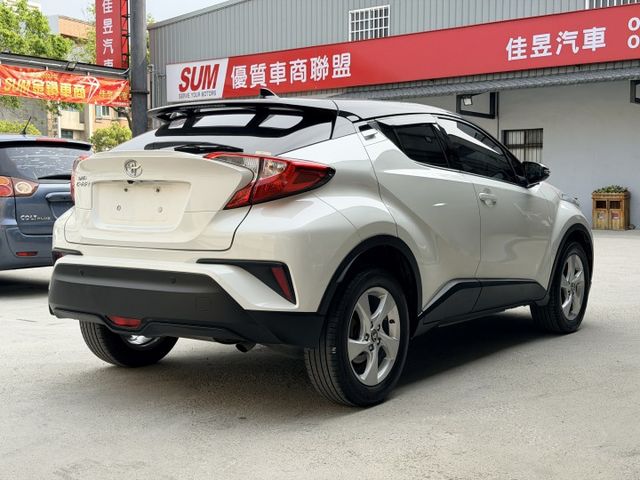 想找一台外型前衛、操控俐落的都會跨界？｜設計感強烈不撞車～車身靈活好停車～原廠影音螢幕+定速巡航~  第4張相片