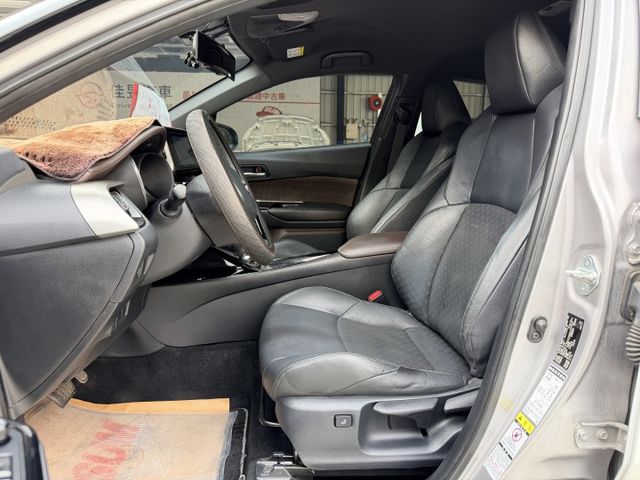 想找一台外型前衛、操控俐落的都會跨界？｜設計感強烈不撞車～車身靈活好停車～原廠影音螢幕+定速巡航~  第5張相片