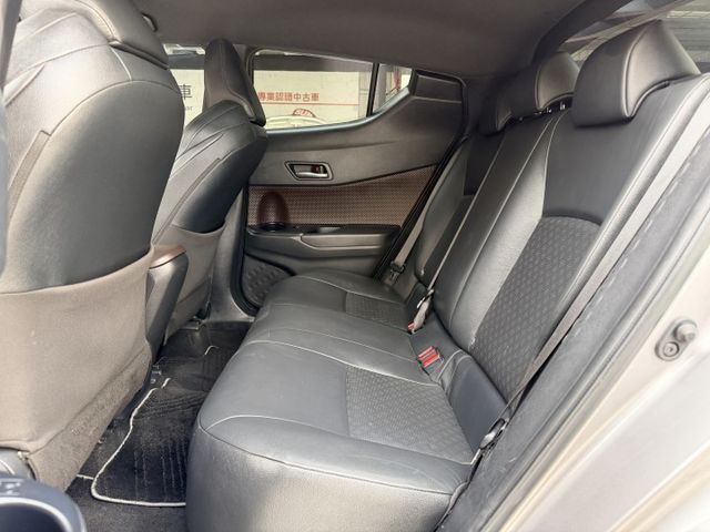 想找一台外型前衛、操控俐落的都會跨界？｜設計感強烈不撞車～車身靈活好停車～原廠影音螢幕+定速巡航~  第6張相片