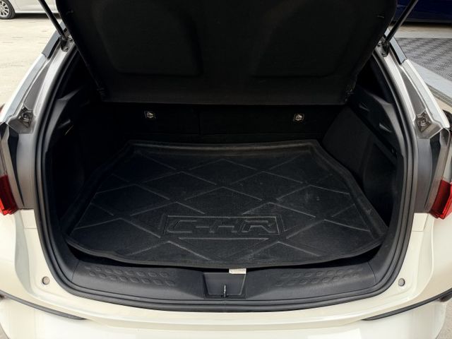 想找一台外型前衛、操控俐落的都會跨界？｜設計感強烈不撞車～車身靈活好停車～原廠影音螢幕+定速巡航~  第7張相片