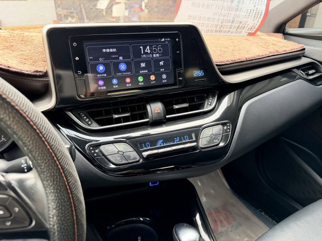 想找一台外型前衛、操控俐落的都會跨界？｜設計感強烈不撞車～車身靈活好停車～原廠影音螢幕+定速巡航~  第8張相片