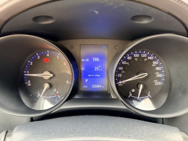 想找一台外型前衛、操控俐落的都會跨界？｜設計感強烈不撞車～車身靈活好停車～原廠影音螢幕+定速巡航~  第12張相片