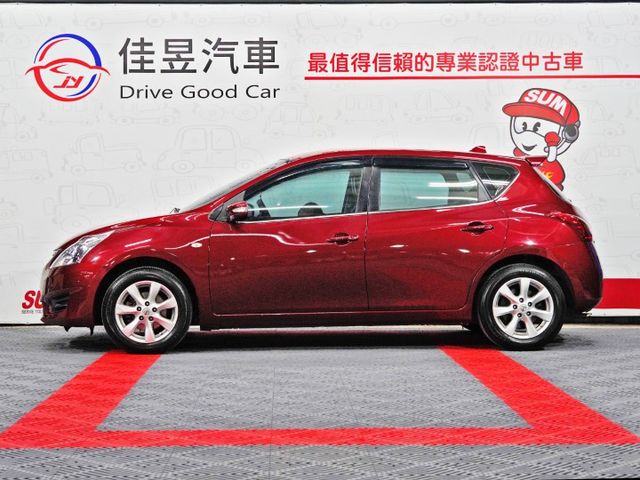 想找一台空間大又省油、好開好停的實用掀背？｜油耗表現亮眼～通勤代步超輕鬆～恆溫空調＋免鑰匙啟動＋倒車顯影~歡迎來店賞車~  第3張相片