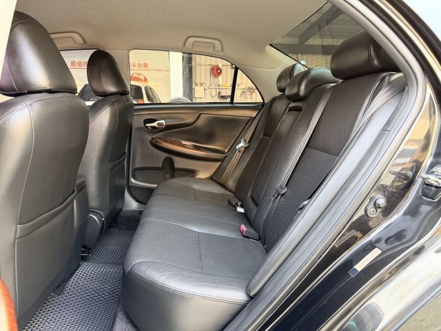 想找一台外型升級更帥、耐用又好養的經典房車？｜外觀小改更有型～視覺更年輕動感～通勤代步依舊穩定可靠～耐看又實用  第8張相片