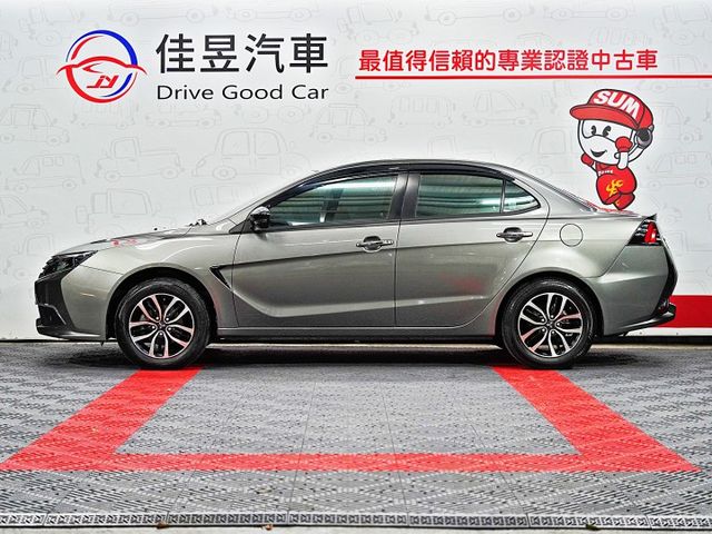 想找一台外型帥氣、配備實在又好開的國產房車？｜造型吸睛～空間舒適、通勤長途都合適～油耗表現亮眼～免鑰匙啟動＋倒車顯影  第3張相片