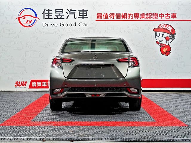 想找一台外型帥氣、配備實在又好開的國產房車？｜造型吸睛～空間舒適、通勤長途都合適～油耗表現亮眼～免鑰匙啟動＋倒車顯影  第4張相片