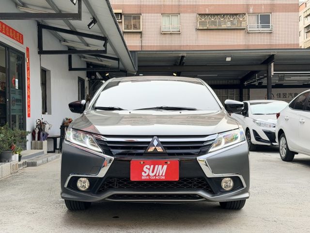 想找一台外型帥氣、配備實在又好開的國產房車？｜造型吸睛～空間舒適、通勤長途都合適～油耗表現亮眼～免鑰匙啟動＋倒車顯影  第7張相片