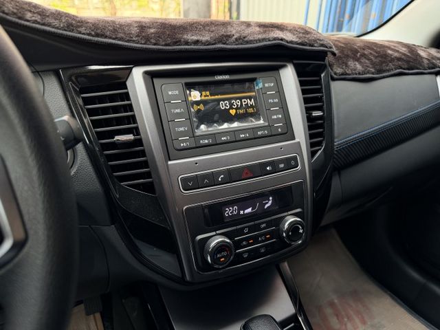 想找一台外型帥氣、配備實在又好開的國產房車？｜造型吸睛～空間舒適、通勤長途都合適～油耗表現亮眼～免鑰匙啟動＋倒車顯影  第15張相片