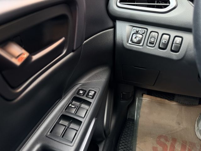 想找一台外型帥氣、配備實在又好開的國產房車？｜造型吸睛～空間舒適、通勤長途都合適～油耗表現亮眼～免鑰匙啟動＋倒車顯影  第16張相片