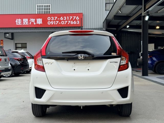 想找一台省油耐用、空間靈活的熱門小車？｜車身小巧好停車～後座變化超實用～通勤代步超輕鬆～恆溫空調＋定速巡航＋倒車雷達  第3張相片