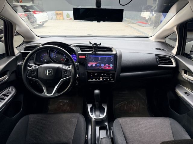 想找一台省油耐用、空間靈活的熱門小車？｜車身小巧好停車～後座變化超實用～通勤代步超輕鬆～恆溫空調＋定速巡航＋倒車雷達  第6張相片