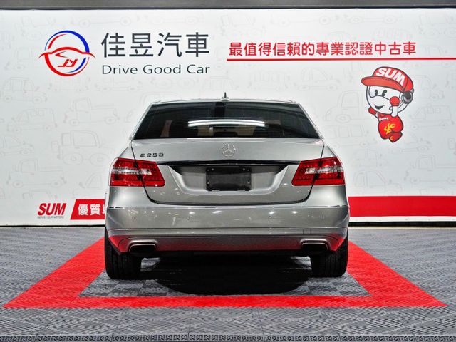 想找一台沉穩大器、豪華質感在線的德系房車？｜行路穩定舒適～隔音細膩有層次～商務通勤都體面～經典三芒星風範  第4張相片