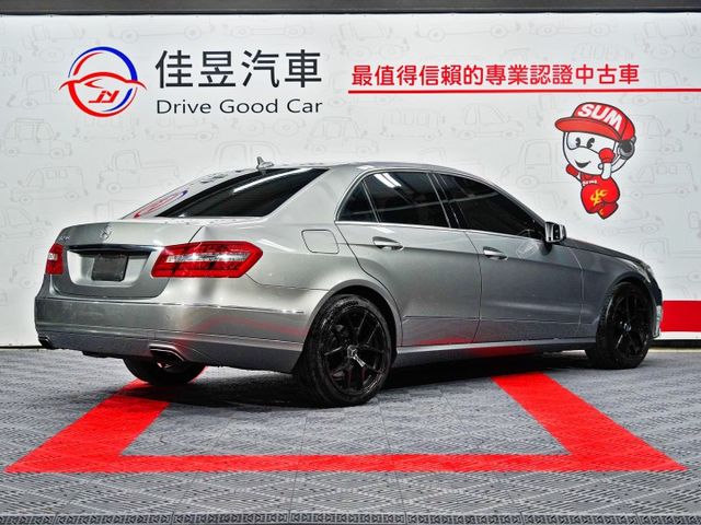 想找一台沉穩大器、豪華質感在線的德系房車？｜行路穩定舒適～隔音細膩有層次～商務通勤都體面～經典三芒星風範  第5張相片
