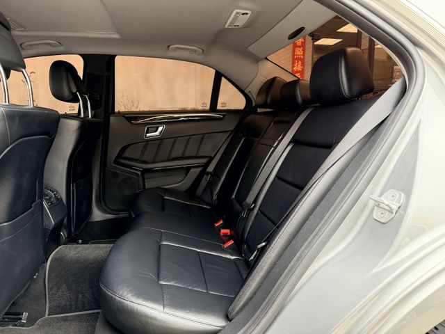 想找一台沉穩大器、豪華質感在線的德系房車？｜行路穩定舒適～隔音細膩有層次～商務通勤都體面～經典三芒星風範  第13張相片