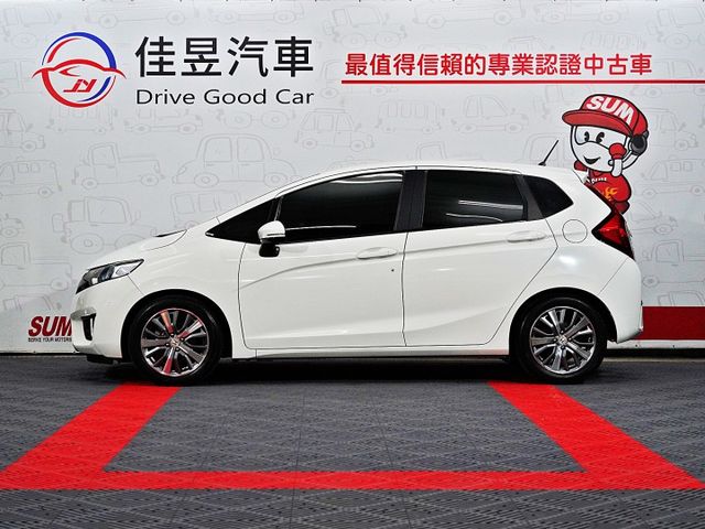 想找一台省油耐用、空間靈活的熱門小車？｜車身小巧好停車～後座變化超實用～通勤代步超輕鬆～恆溫空調＋定速巡航＋倒車雷達  第3張相片