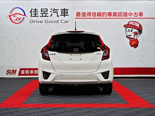 想找一台省油耐用、空間靈活的熱門小車？｜車身小巧好停車～後座變化超實用～通勤代步超輕鬆～恆溫空調＋定速巡航＋倒車雷達  第4張相片