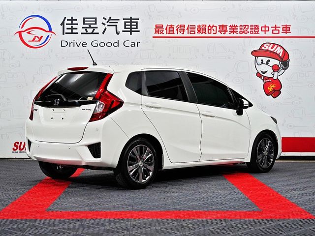 想找一台省油耐用、空間靈活的熱門小車？｜車身小巧好停車～後座變化超實用～通勤代步超輕鬆～恆溫空調＋定速巡航＋倒車雷達  第5張相片
