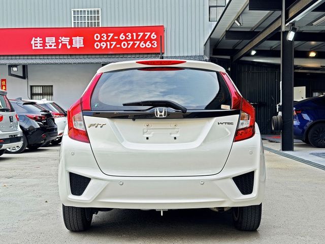 想找一台省油耐用、空間靈活的熱門小車？｜車身小巧好停車～後座變化超實用～通勤代步超輕鬆～恆溫空調＋定速巡航＋倒車雷達  第8張相片