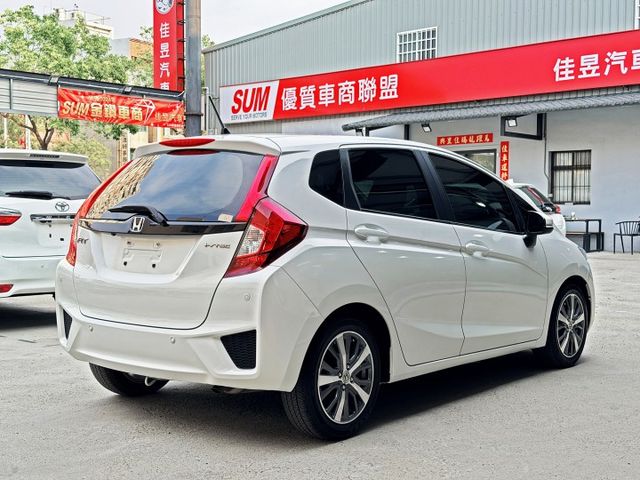 想找一台省油耐用、空間靈活的熱門小車？｜車身小巧好停車～後座變化超實用～通勤代步超輕鬆～恆溫空調＋定速巡航＋倒車雷達  第9張相片