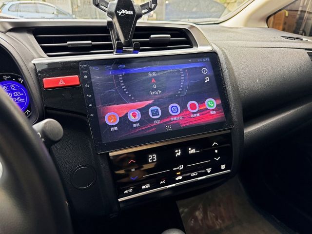 想找一台省油耐用、空間靈活的熱門小車？｜車身小巧好停車～後座變化超實用～通勤代步超輕鬆～恆溫空調＋定速巡航＋倒車雷達  第16張相片