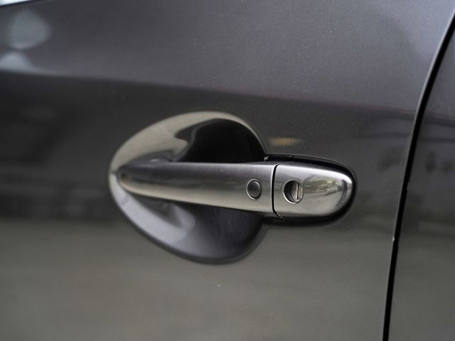 想找一台性能操控兼具的好車?｜2.0尊榮進化版~認證車原鈑件~LED頭燈+專用安卓機+自動上掀式抬頭顯示~快來電預約~  第12張相片