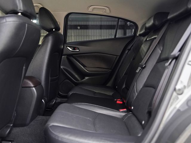 想找一台性能操控兼具的好車?｜2.0尊榮進化版~認證車原鈑件~LED頭燈+專用安卓機+自動上掀式抬頭顯示~快來電預約~  第15張相片